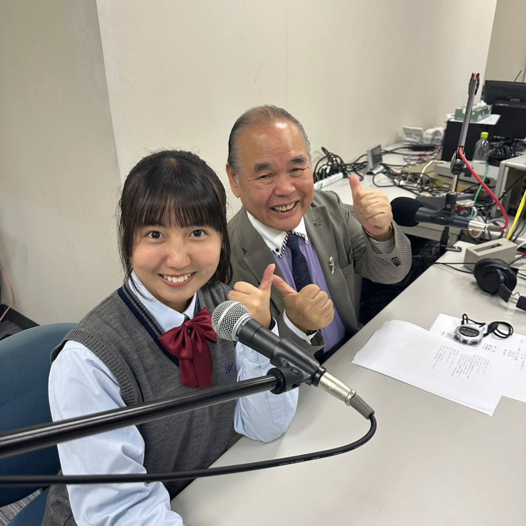 楊鎧凝接受電台訪問,非常厲害。 楊鎧凝接受電台訪問,非常厲害。