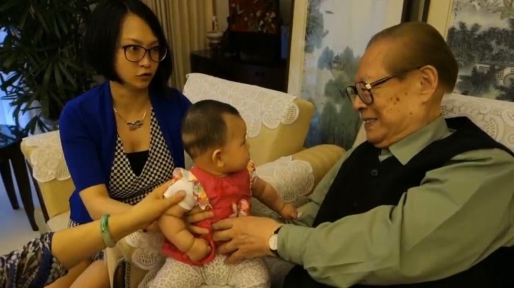網上流傳一段江澤民生前家庭生活的影片。