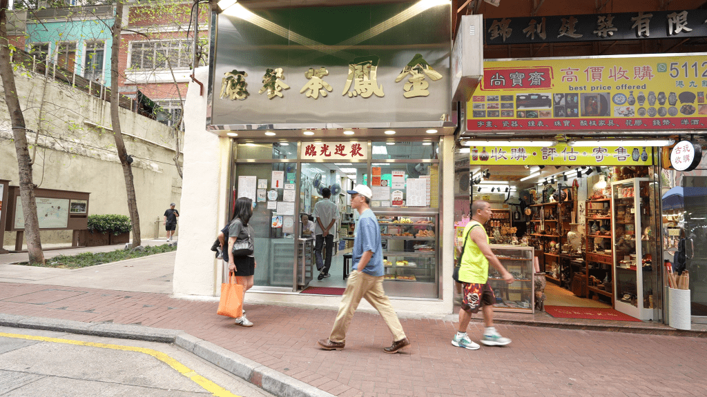 由於任職銷售員，Uncle K趁工作之便走勻全港，尋找不同種類的特色小店。