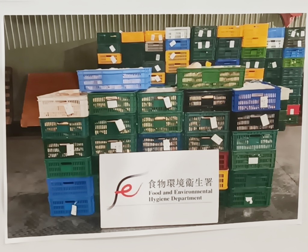 食環署搗破元朗八鄉無牌涷房。 食環署搗破元朗八鄉無牌涷房。