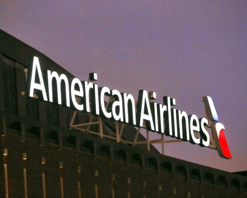 受到人手嚴重不足及維修問題影響，美國航空公司（AA）一連3日的服務大受影響。AP圖片