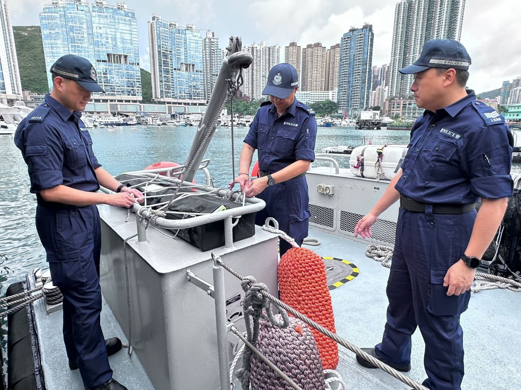 水警人員定期進行各類型訓練,提升人員的行動效能和應變能力。 水警人員定期進行各類型訓練,提升人員的行動效能和應變能力。