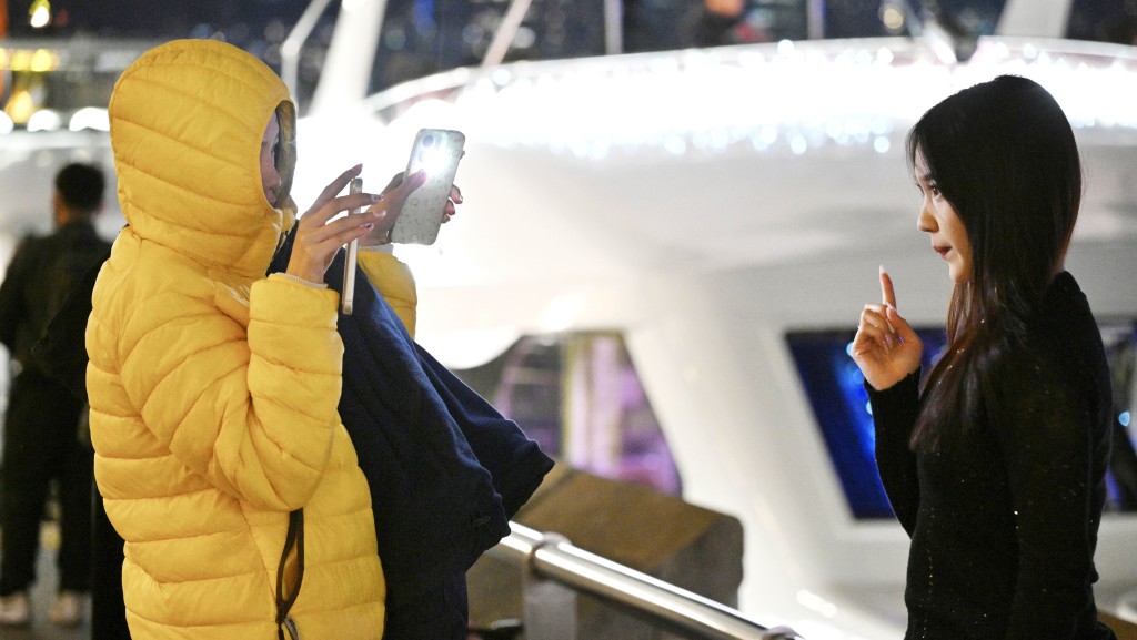 天文台亦預料,受冷鋒相關的東北季候風影響,下周初內陸地區早晚寒冷。資料圖片 天文台亦預料,受冷鋒相關的東北季候風影響,下周初內陸地區早晚寒冷。資料圖片