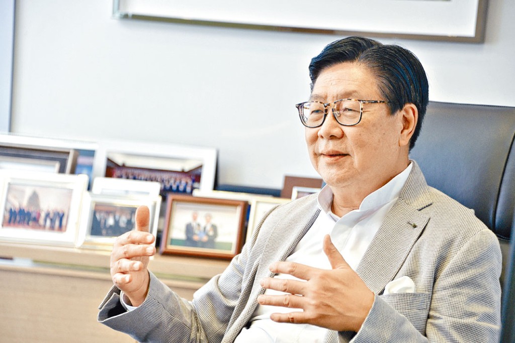 馬時亨形容本港正與其他地區進行「人才戰」。