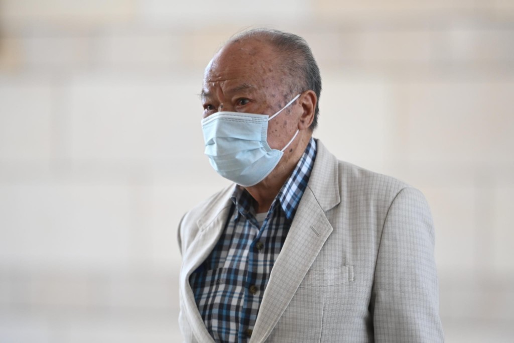 死者父親。