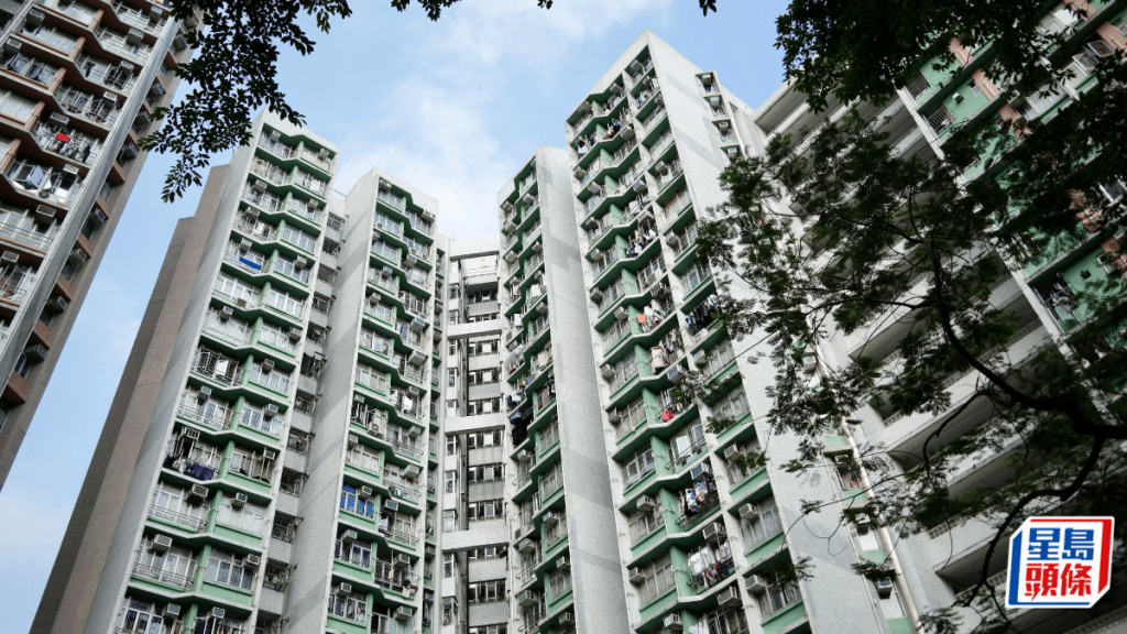 房屋局局長何永賢在社交平台透露,截至2023年6月底,現金津貼試行計劃已惠及9萬個家庭,總受惠人數約24萬人,共發放約33億元津貼。資料圖片