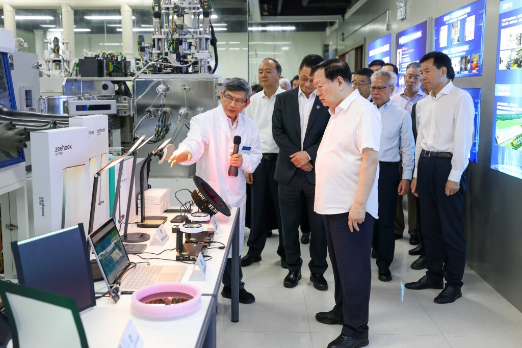 夏寶龍在澳門科技大學創新科技研究院調研。 夏寶龍在澳門科技大學創新科技研究院調研。