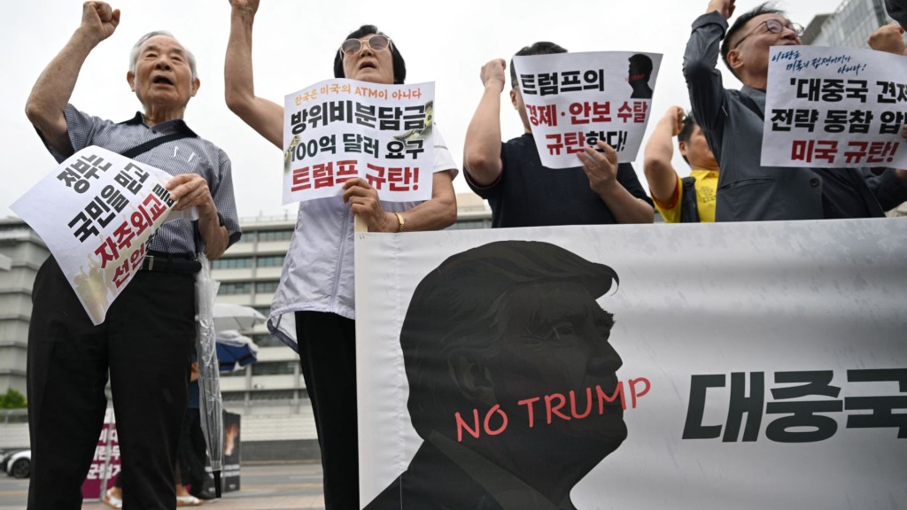 南韓關稅｜南韓民眾在首爾美國大使館附近抗議特朗普及關稅。 法新社
