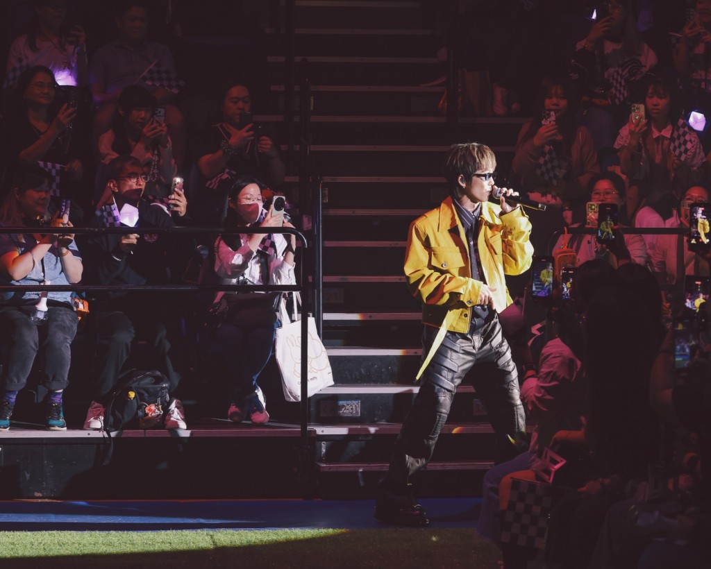 他亦唱出《道路使用者的有型守則》。