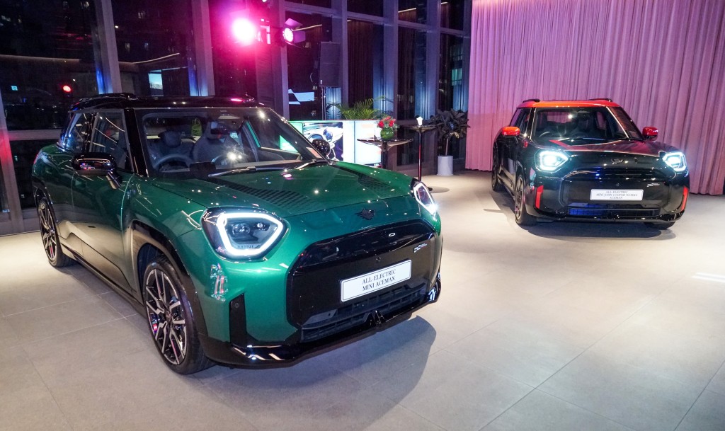MINI代理同步推出了便宜9萬元的Aceman SE JCW Style版本(一換一優惠價HK$299,800起),內外包裝跟JCW版有9成9相似,只欠強力馬達和強化懸掛。