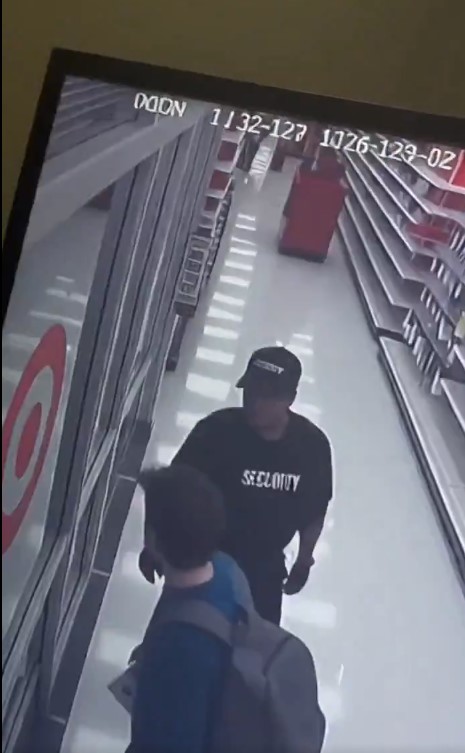 奧爾特曼偷竊被保安發現