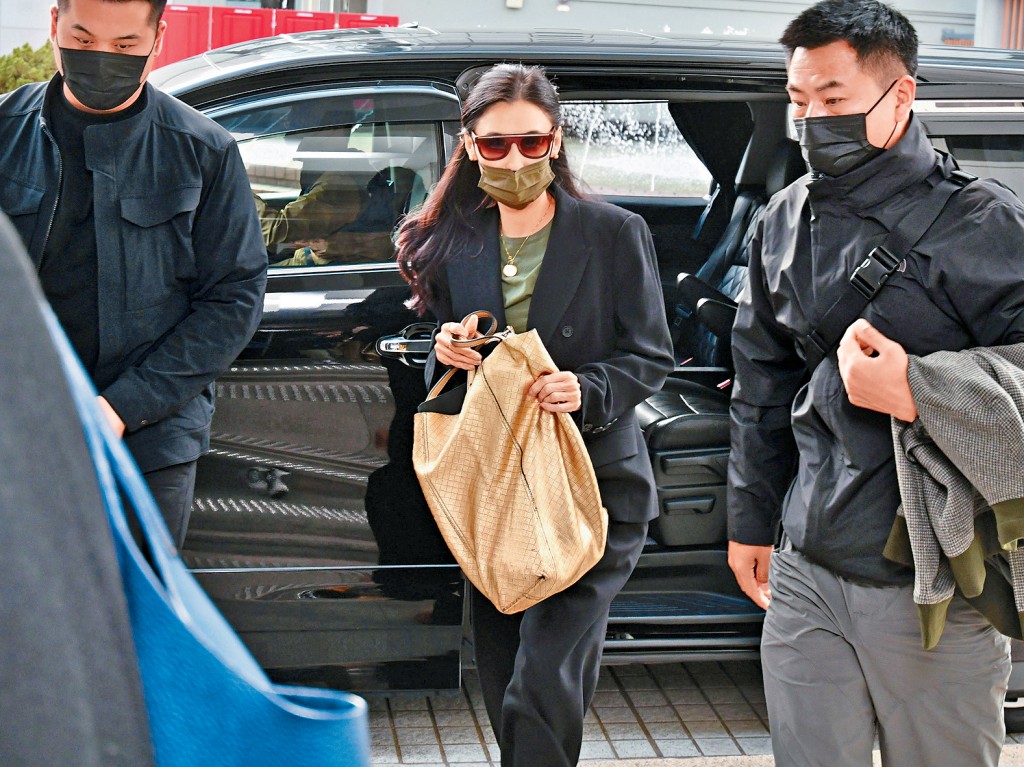 張栢芝出庭作供，指自己不會向媒體解釋，「那怕任何人寫衰我，我都吞咗就算」。