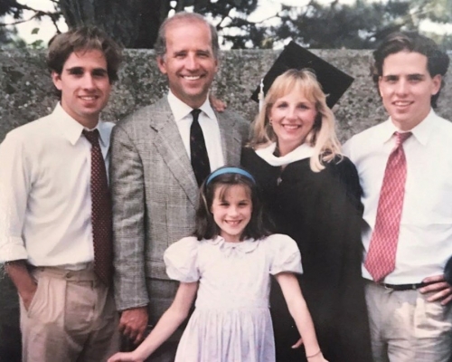 吉爾為拜登再生一女，與兩名繼子共組幸福五口之家。網圖