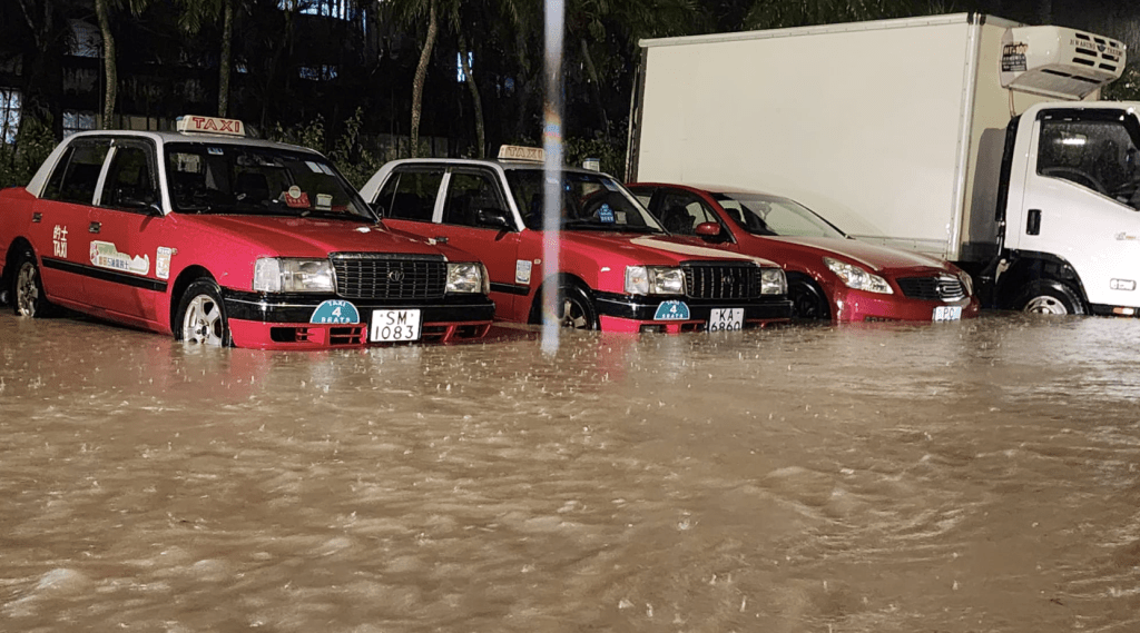 多部車輛遭殃。
