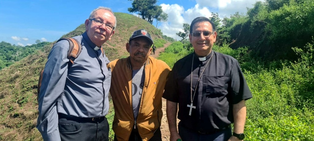 路易斯迪亚斯的爸爸于联合国和天主教会的协助下，在哥伦比亚北部山区接回并送往当地医院接受检查。路透社