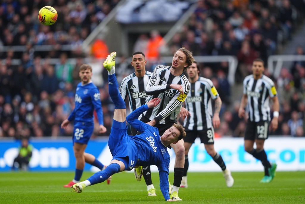 爱华顿上仗作客以3:2力克纽卡素，成功终止联赛两连败，士气大振。美联社