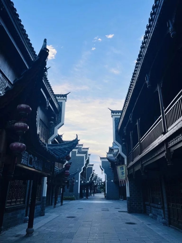 大庸古城乏遊客問津,猶如鬼城。小紅書 大庸古城乏遊客問津,猶如鬼城。小紅書