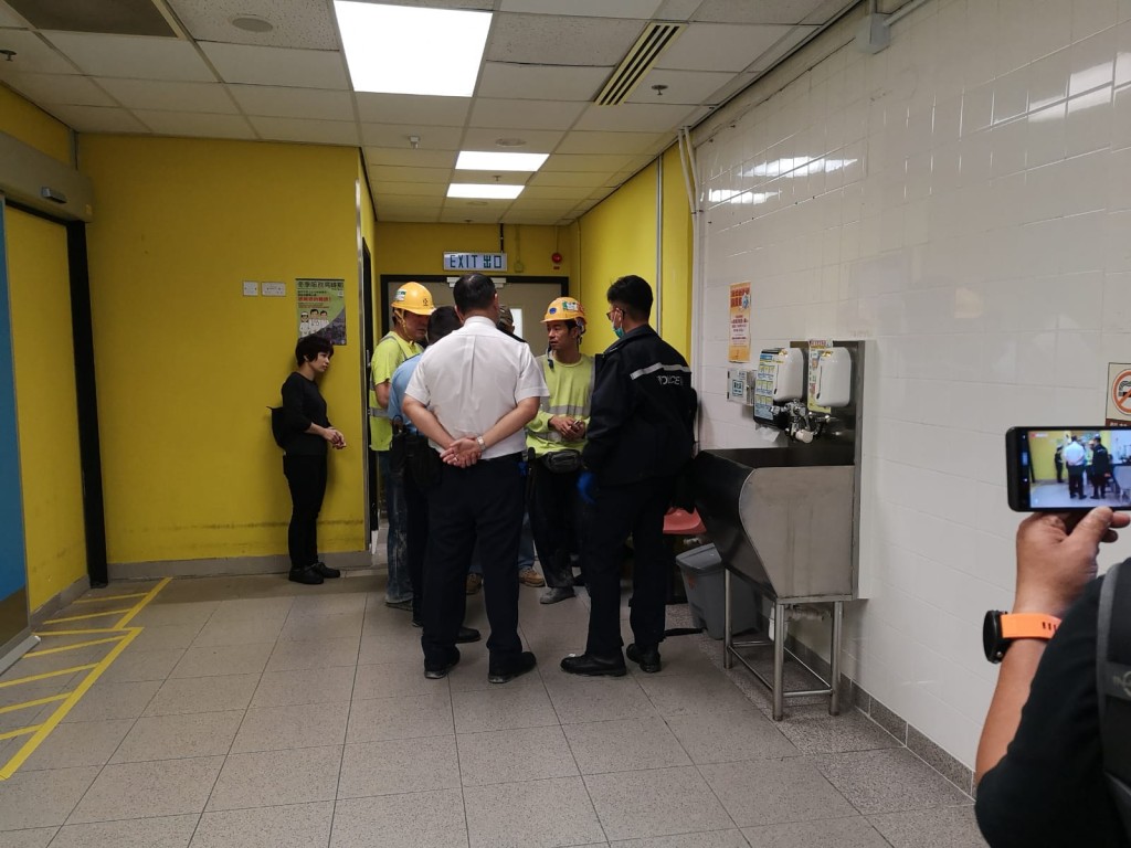 警員正了解事件經過。梁國峰攝