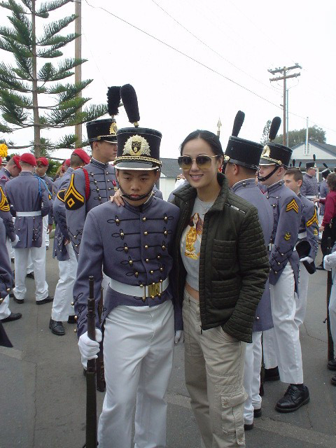 鍾嘉浚曾經入讀美國軍校。