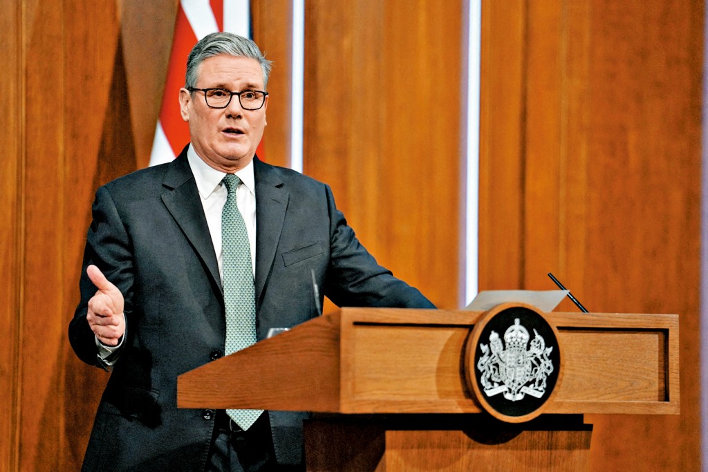 施紀賢是8年來首位訪華的英國首相，冀加強經貿合作。