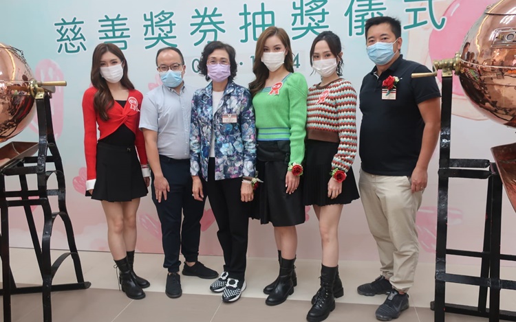 3位應屆港姐為慈善獎券攪珠。
