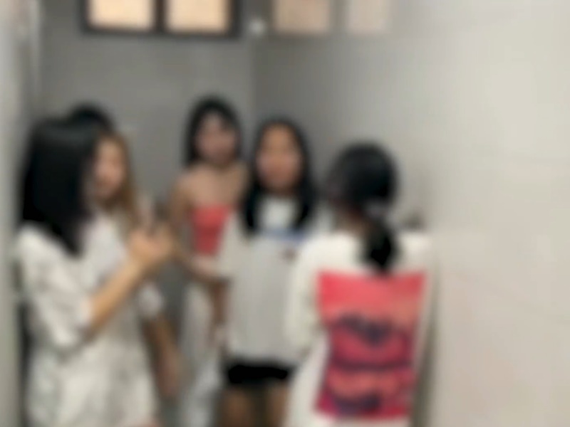女童先後被兩名女生掌摑巴掌。網圖