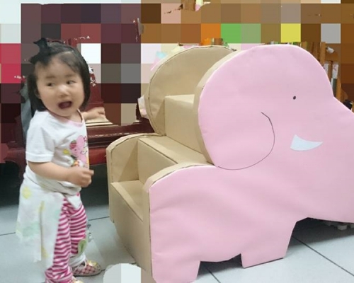 女兒見到滑梯十分開心。Amy Chang fb圖片