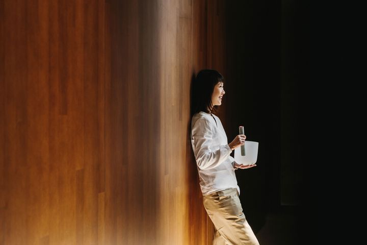 客人可免費參加由Asaya治療師Kit Shum主持的表達藝術治療班。