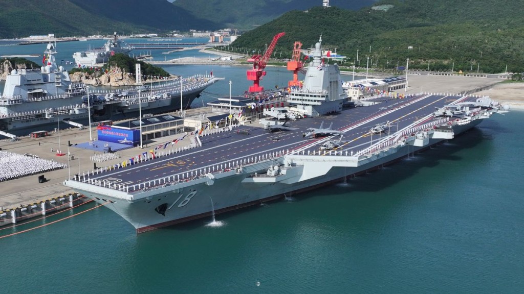 解放軍現役有3艘航空母艦。圖為常駐海南三亞的電磁彈射型航母福建艦。新華社