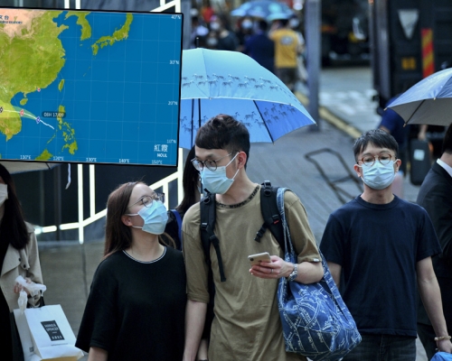 天文台指預料紅霞對本港的直接威脅不大,需要發出熱帶氣旋警告信號的機會較低。資料圖片及天文台網圖