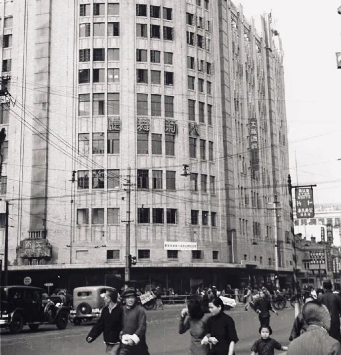 上海大新公司除了商場外，還有各類娛樂消閑設施。小紅書＠橫馬路 豎馬路