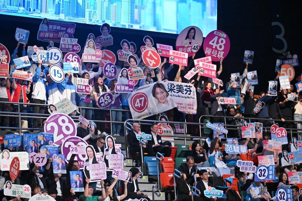 由政府主辦的立法會「愛國者同心治港」選舉論壇,今日(16日)舉行選舉委員會界別論壇。 由政府主辦的立法會「愛國者同心治港」選舉論壇,今日(16日)舉行選舉委員會界別論壇。