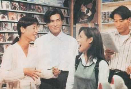 古天樂（左二）與宣萱（左）曾合拍TVB劇《阿Sir早晨》。
