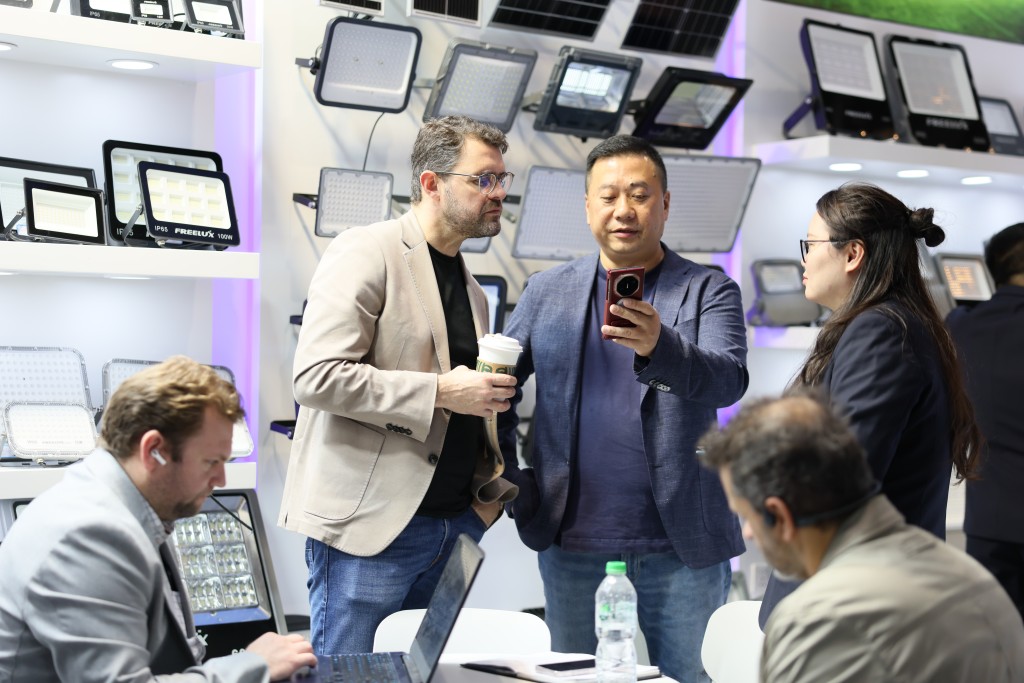 戶外及科技照明博覽去年新增的「智慧燈桿及解決方案」展區今年載譽重來，展示各種有助規劃智慧城市，以及優化能源效益的創新方案。