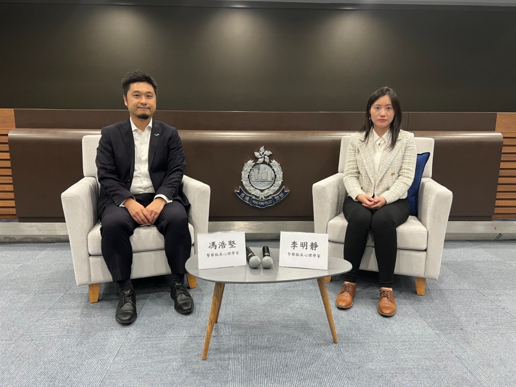 警察臨床心理學家馮浩堅(左)及警察臨床心理學家李明靜(右)講述為處理火災警員提供心理支援。 警察臨床心理學家馮浩堅(左)及警察臨床心理學家李明靜(右)講述為處理火災警員提供心理支援。