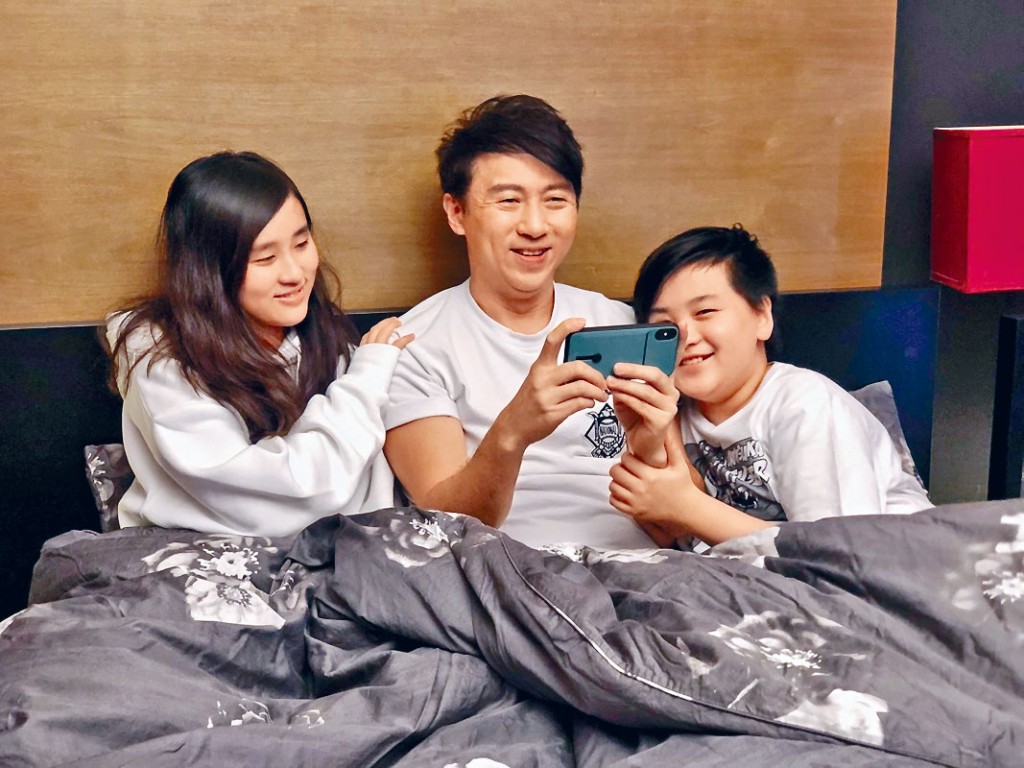 ■子博满意仔女的表现，赞他们演得自然。