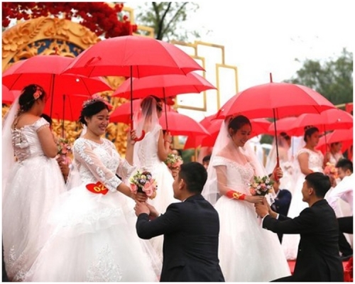 婚礼简约而隆重。网上图片