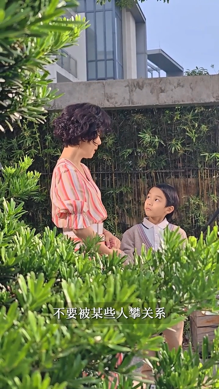 江美儀用另類手法帶何璟駿入戲。