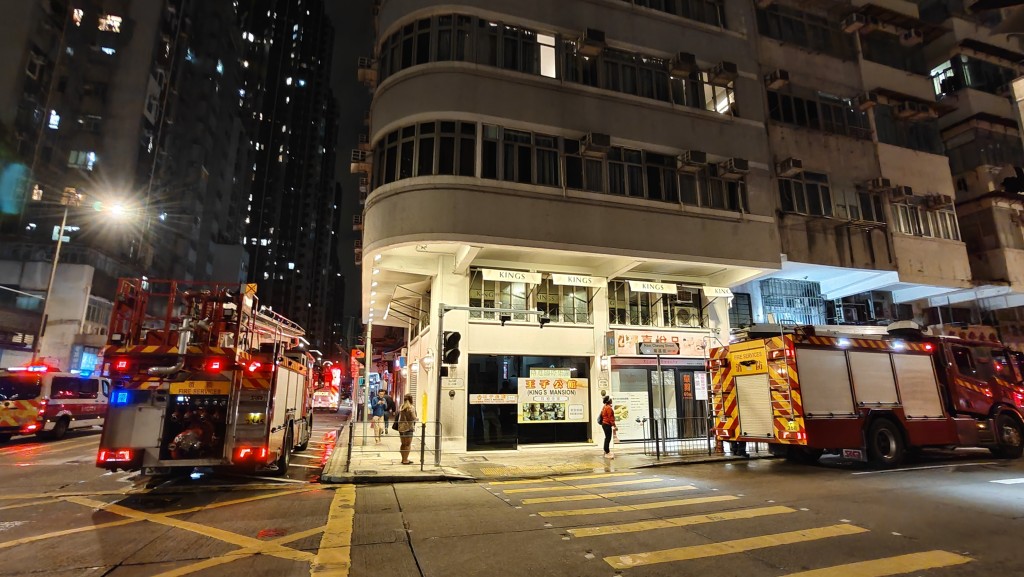 警方消防接報趕至。