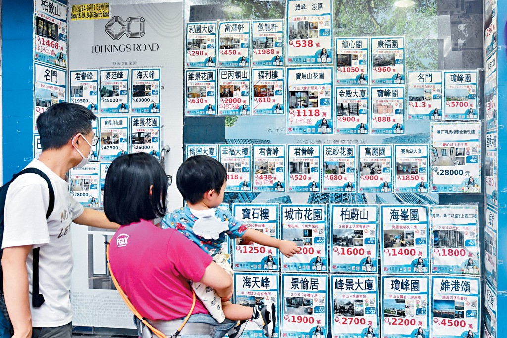 政府發表新一份《施政報告》及美聯儲議息前夕，買家加快置業步伐，屋苑頻錄上車及換樓客承接。