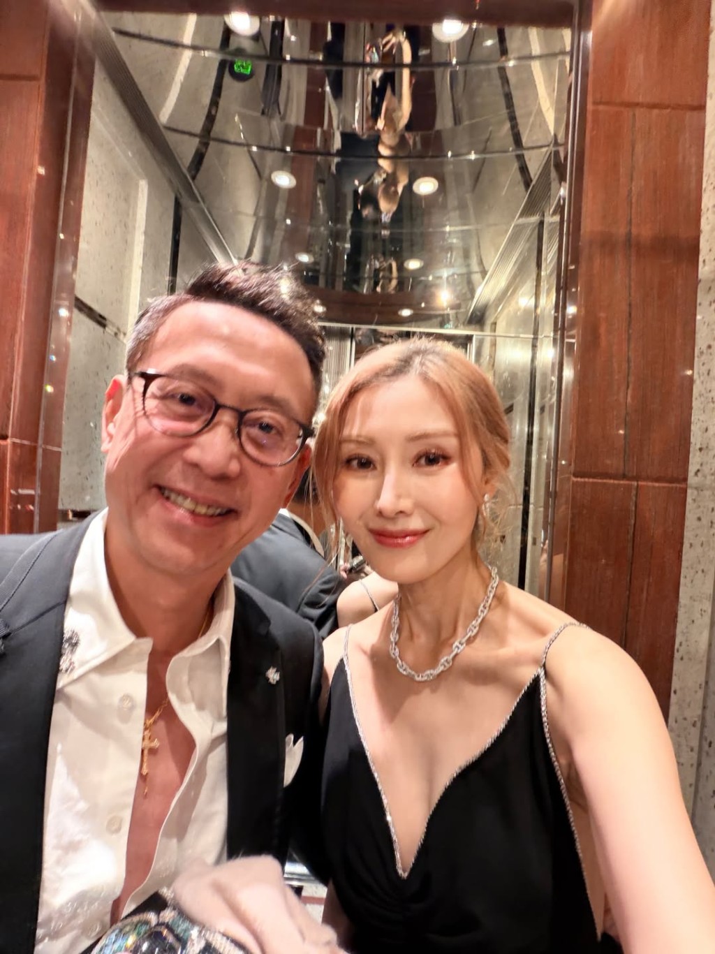 李嘉欣與老公許晉亨早前出席吳婉芳二仔的婚宴。