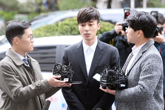 Roy Kim是偷拍群組成員亦受調查。