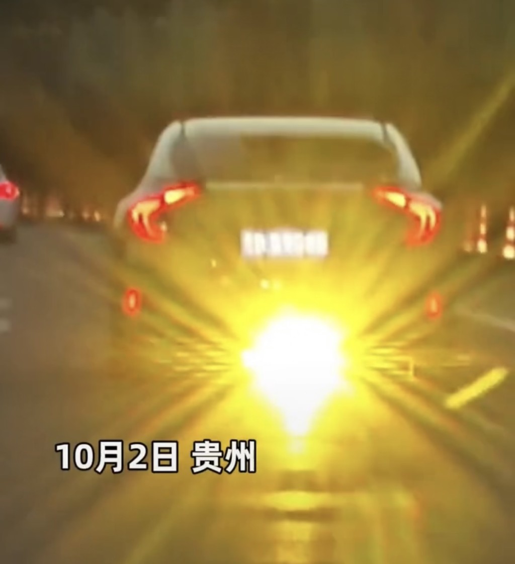 貴州高速一輛汽車違規在底盤加裝強光燈。廣州交通電台