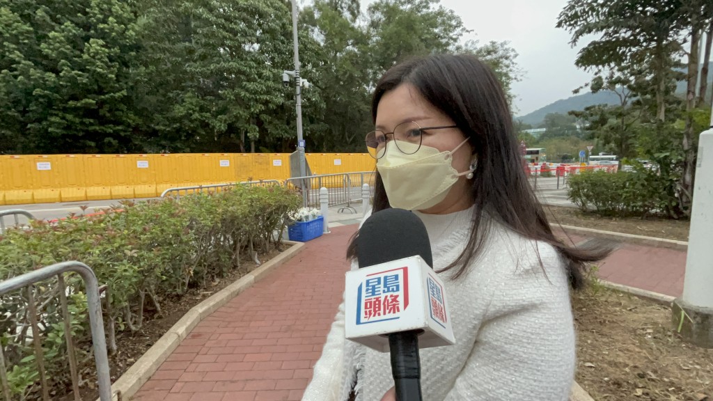 許女士。