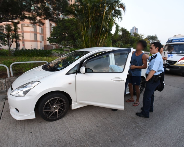 豐田七人車停在宋皇臺道快線。