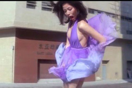 鍾楚紅1983年主演電影《星際鈍胎》，扮瑪麗蓮夢露好誘人。