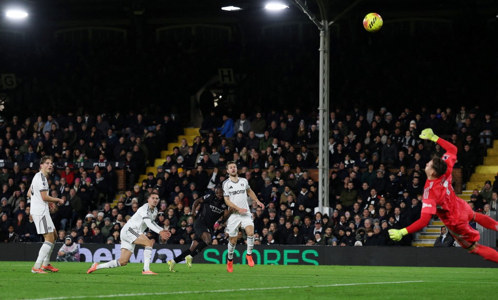 杜古的射門省中富咸守將入網。路透社