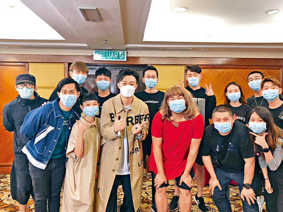 ■由于许多的安排已经就绪，所以柏豪照飞大马，并跟少量粉丝闭门联谊。