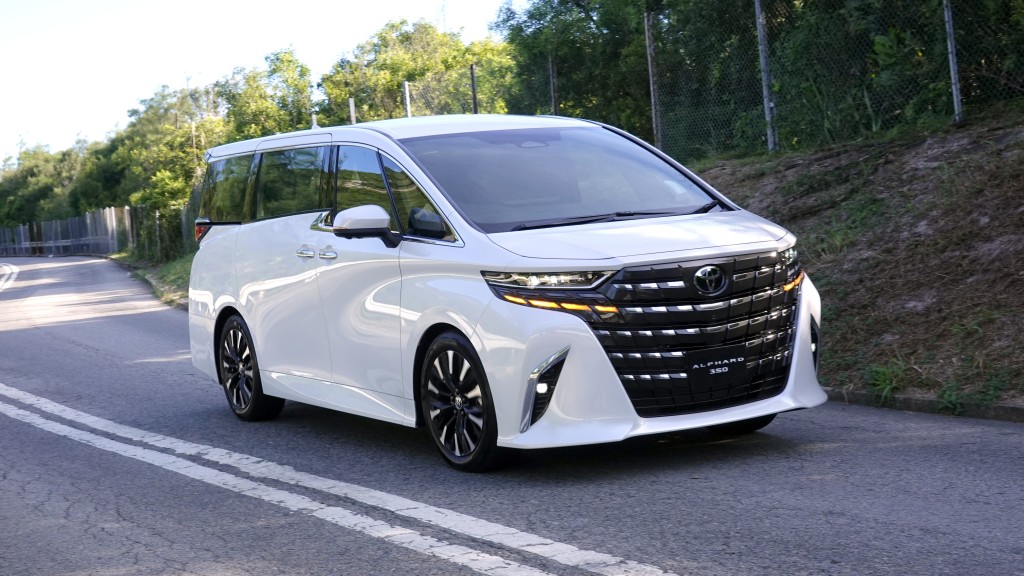 ●Alphard 350改用2.4 Turbo引擎，低轉扭力大增，加速更爽快有勁。