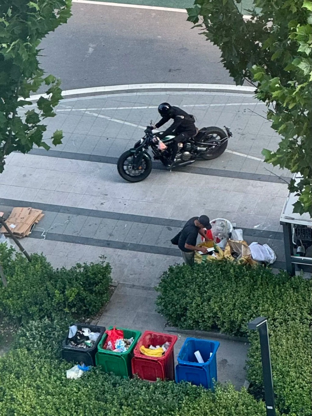 电单车“炸街”近来亦饱受批评。小红书@楷木成梁